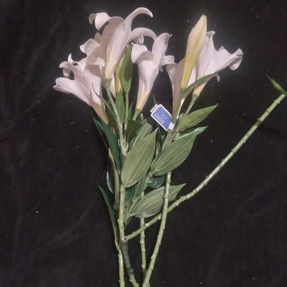 Easter lilies, baby's breath and various other varieties of faux flowers - Picture 3 of 11